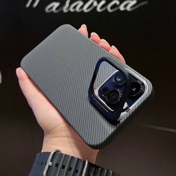 Захисний чохол Carbon Camera Stand для iPhone 15, чорний Захисний чохол Carbon Camera Stand для iPhone 15, чорний