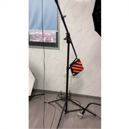 Штатив Veron T-006 з регульованою висотою та складаною конструкцією