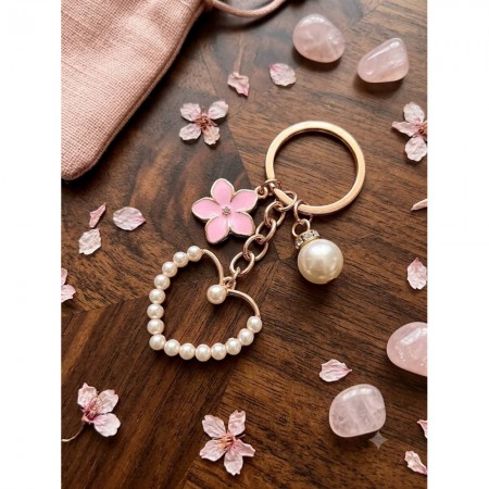 Брелок Pearl Heart Flower с жемчужинами и розовым цветком