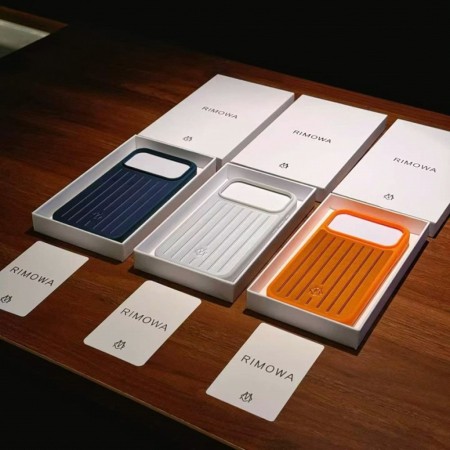 Металевий чохол Rimova для iPhone 17 чорний